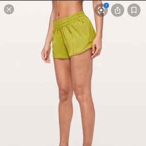 Lululemon Hotty Hot short 4” in Golden Lime